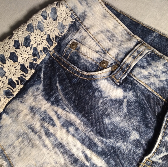 Vanilla Star DenimShorts - Picture 2 of 8